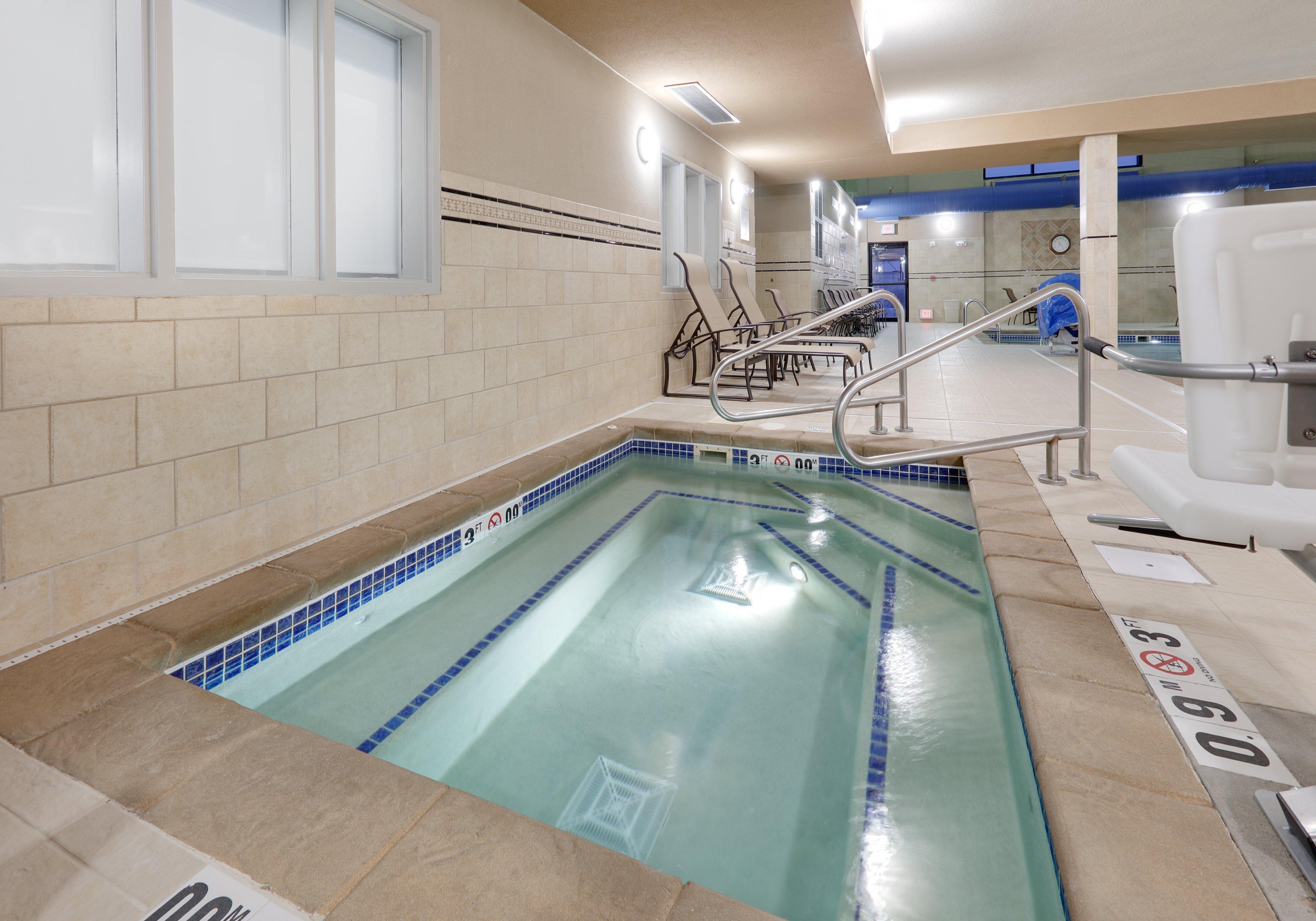 Holiday Inn Express & Suites Mitchell By Ihg Exterior photo