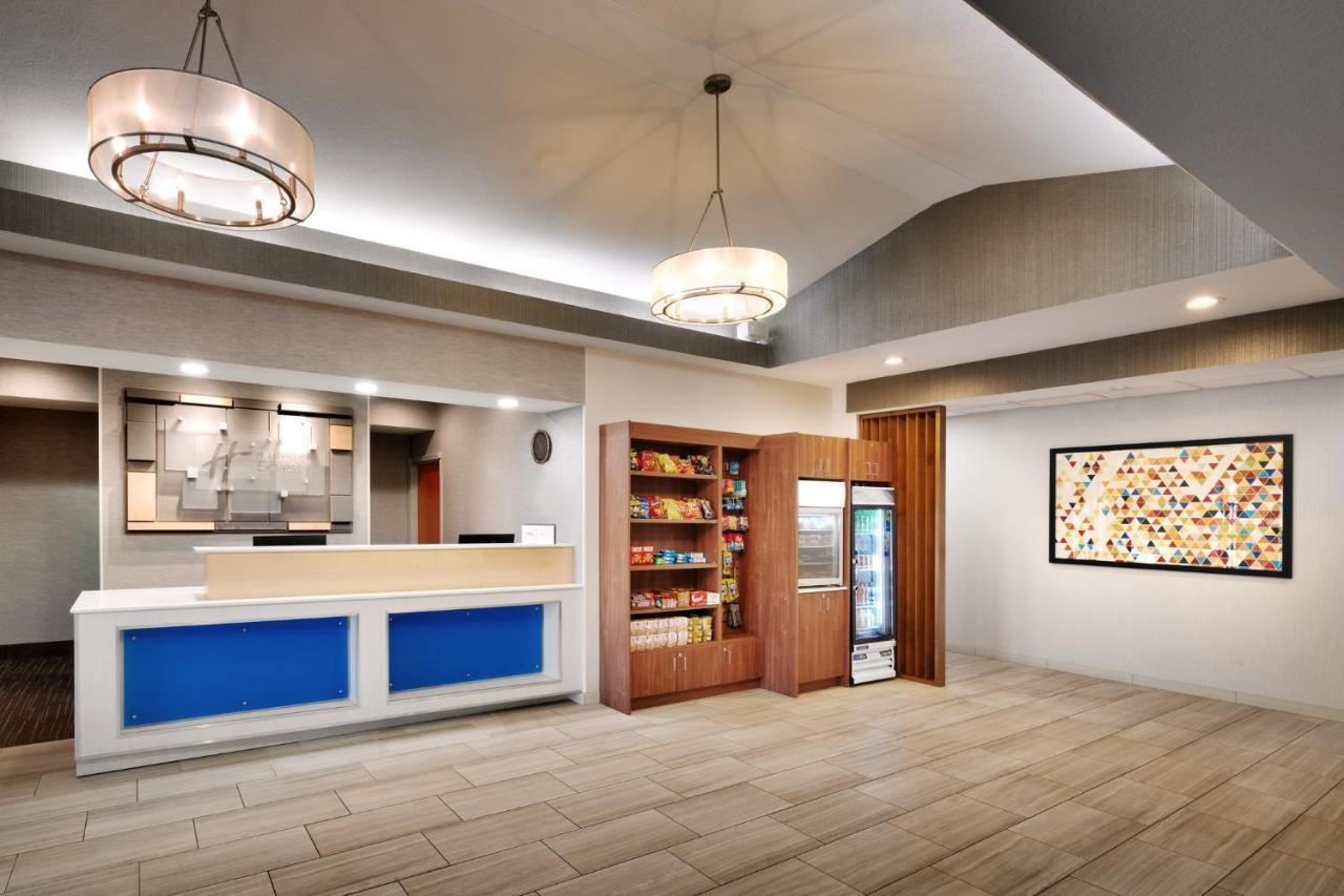 Holiday Inn Express & Suites Mitchell By Ihg Exterior photo