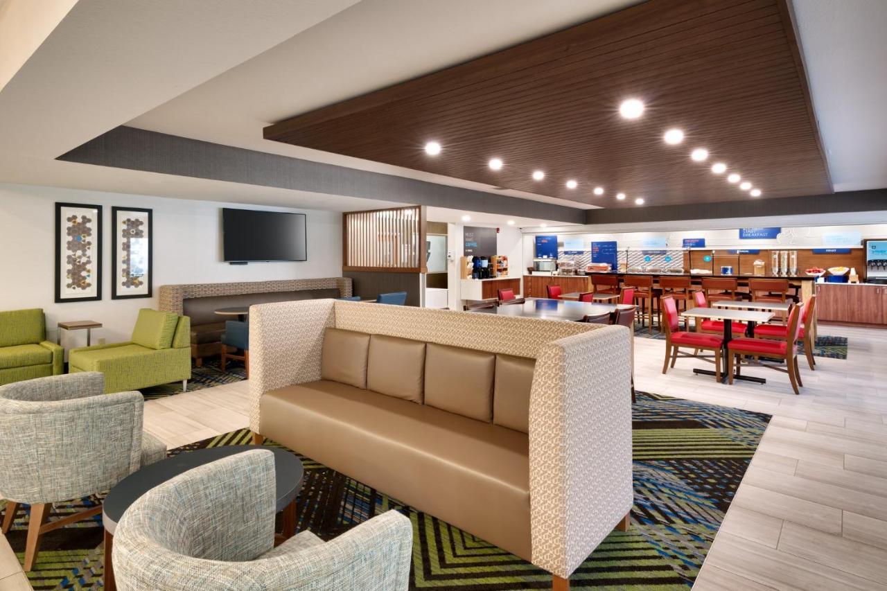 Holiday Inn Express & Suites Mitchell By Ihg Exterior photo