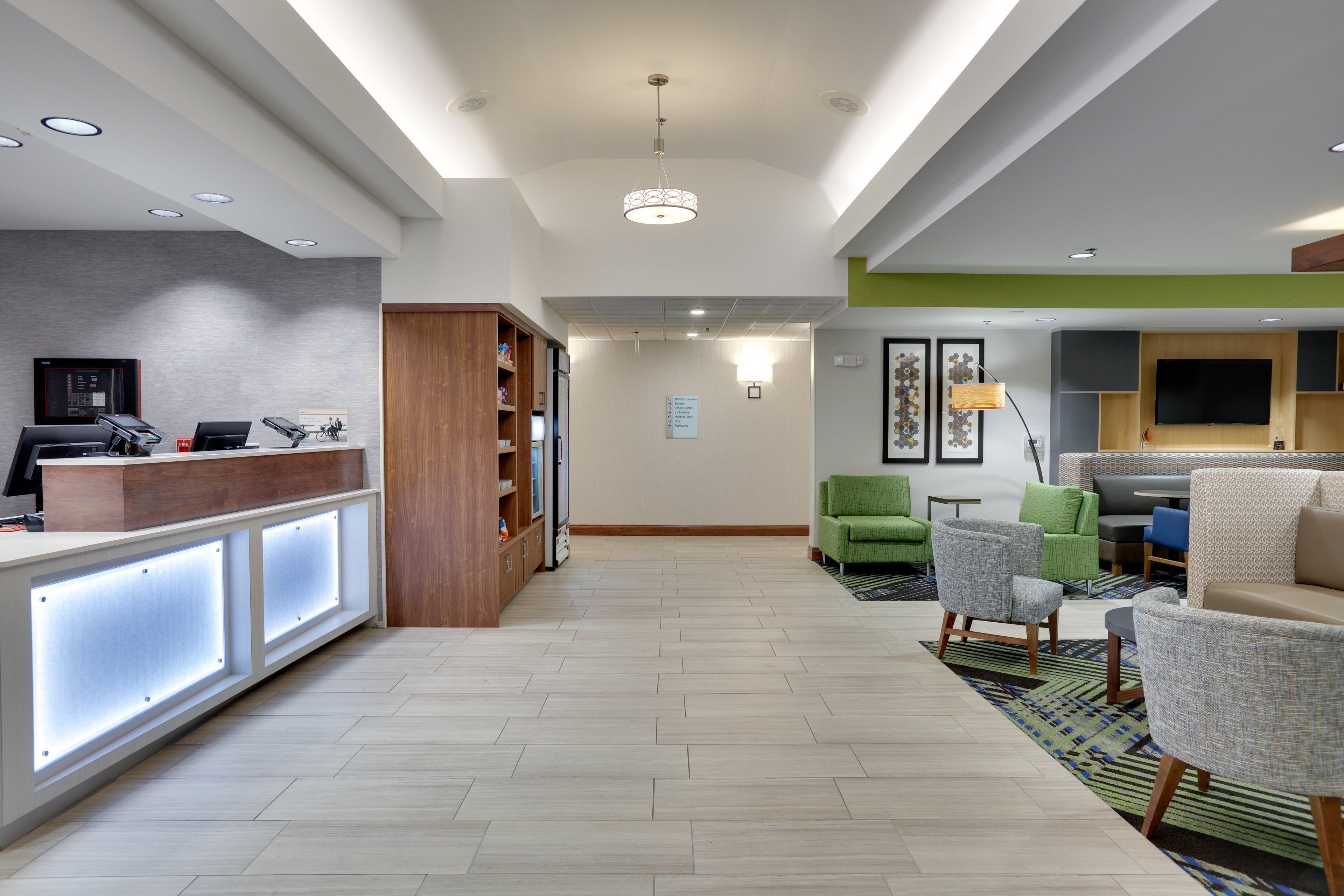 Holiday Inn Express & Suites Mitchell By Ihg Exterior photo