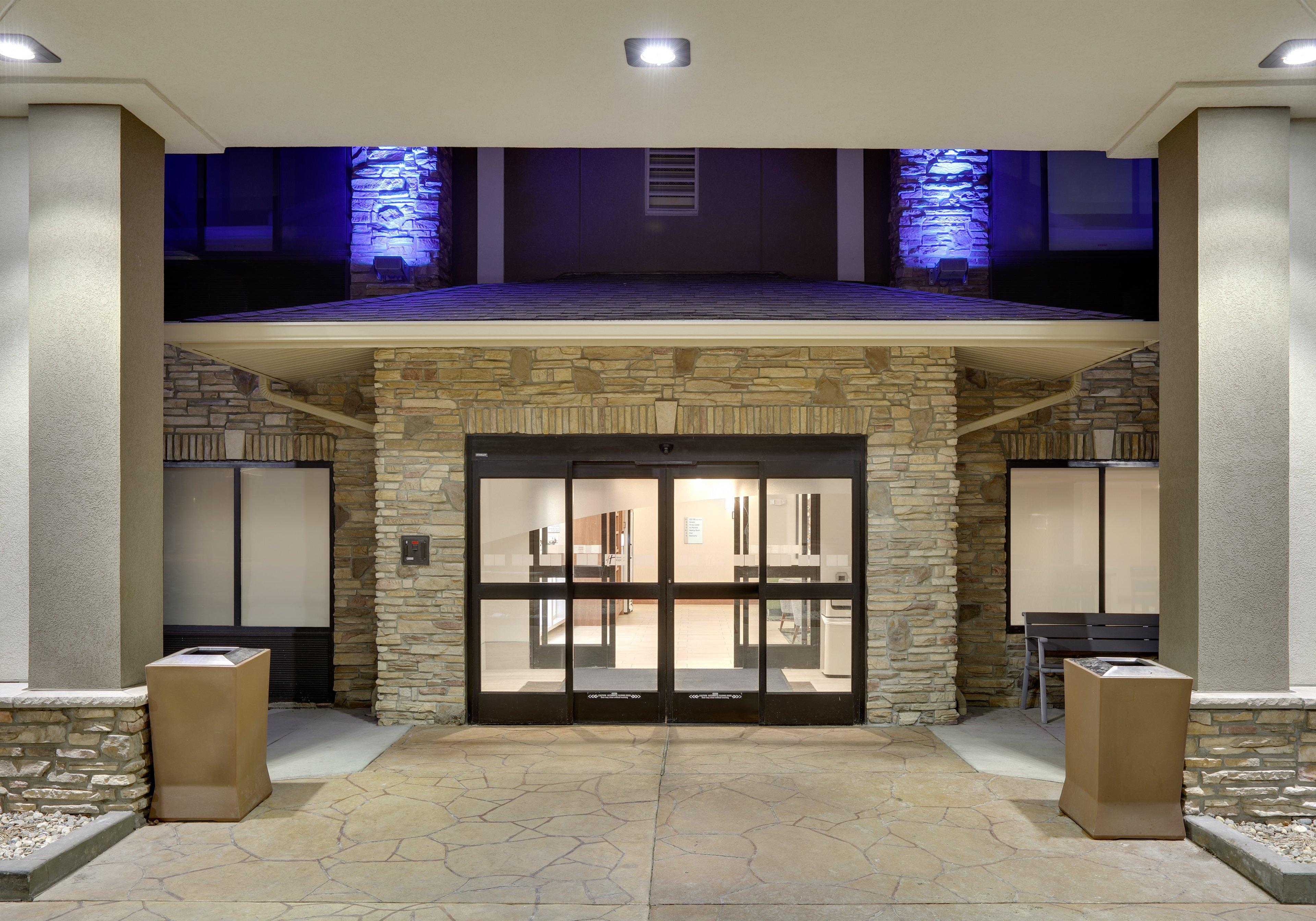 Holiday Inn Express & Suites Mitchell By Ihg Exterior photo