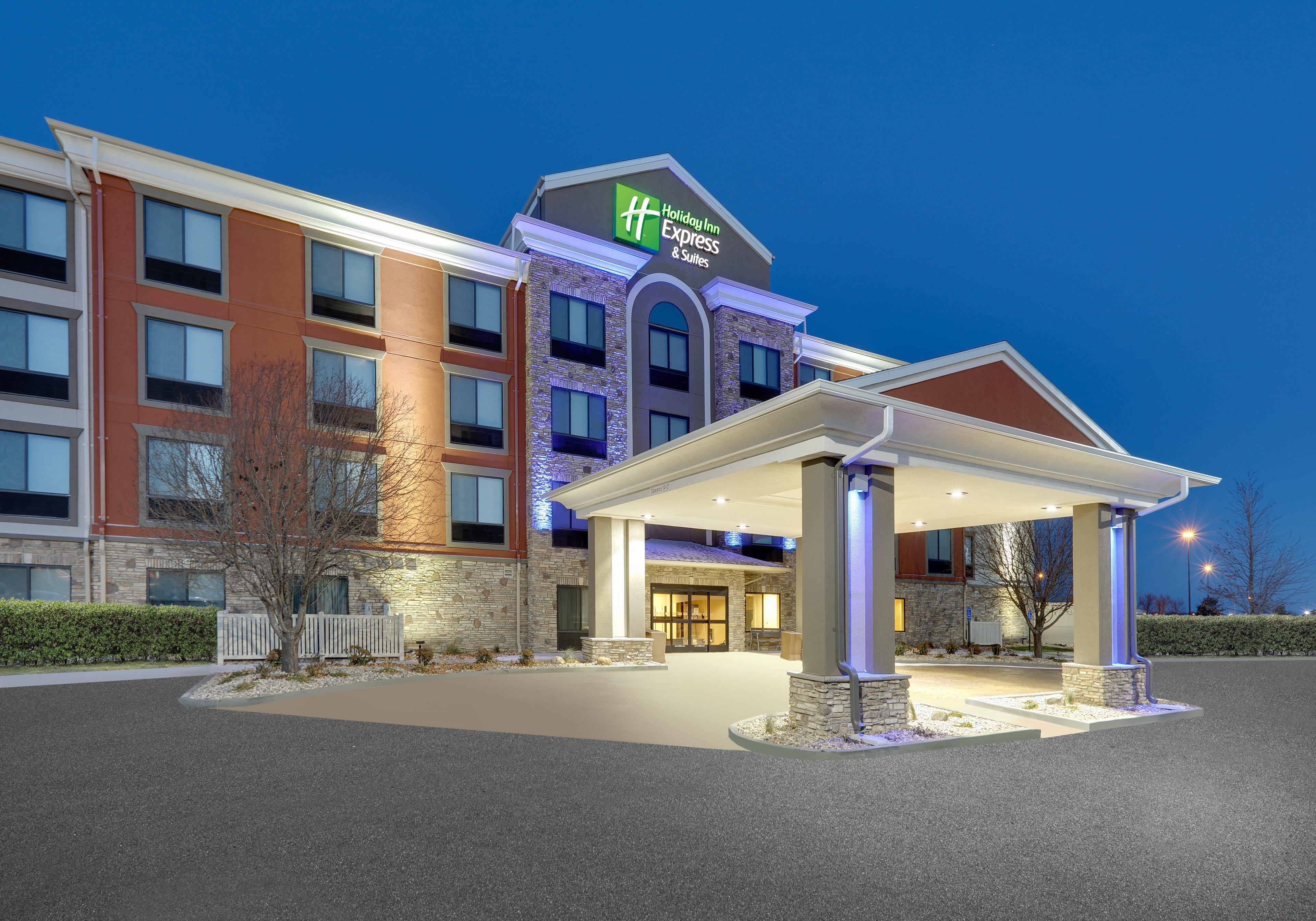 Holiday Inn Express & Suites Mitchell By Ihg Exterior photo