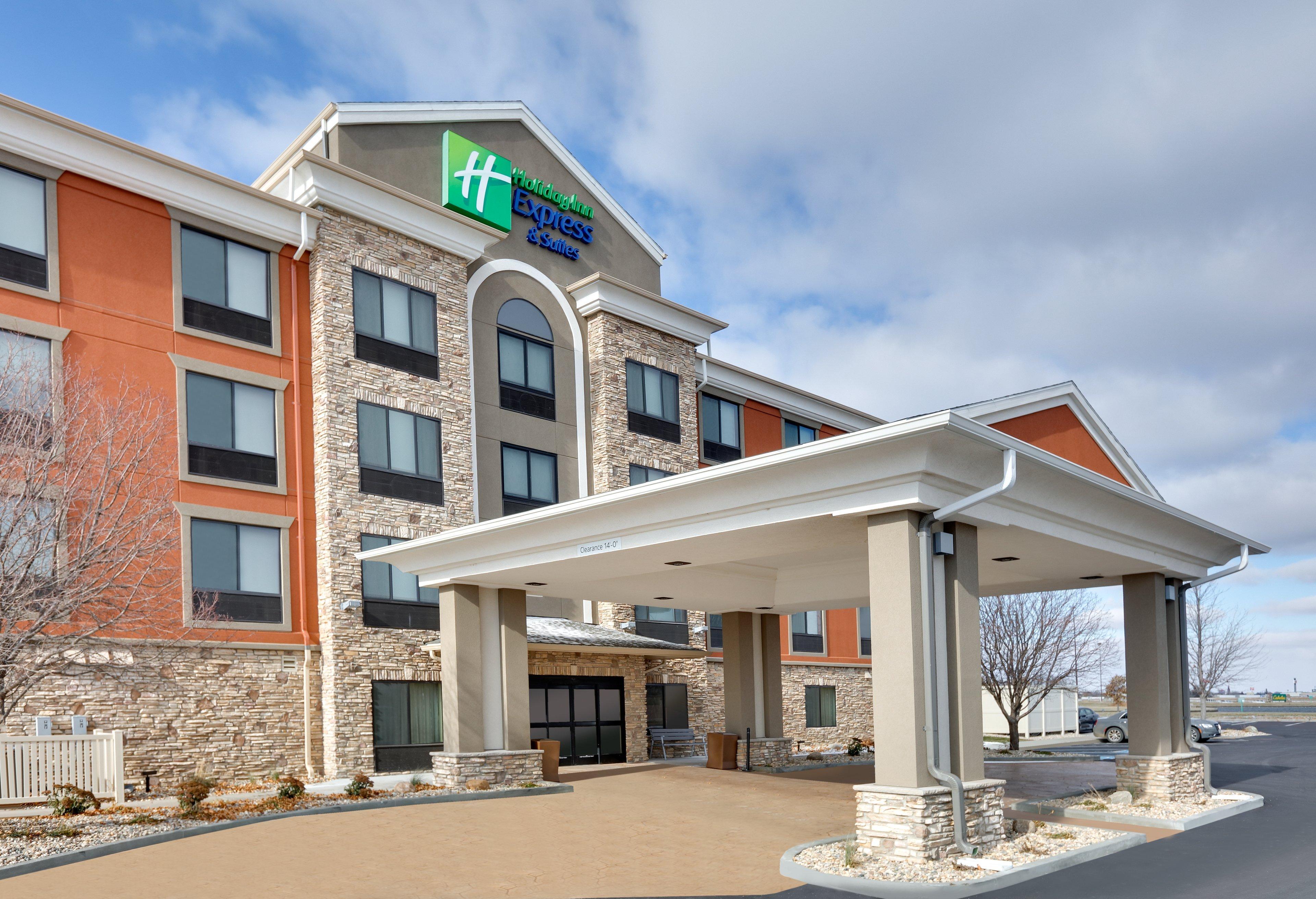 Holiday Inn Express & Suites Mitchell By Ihg Exterior photo