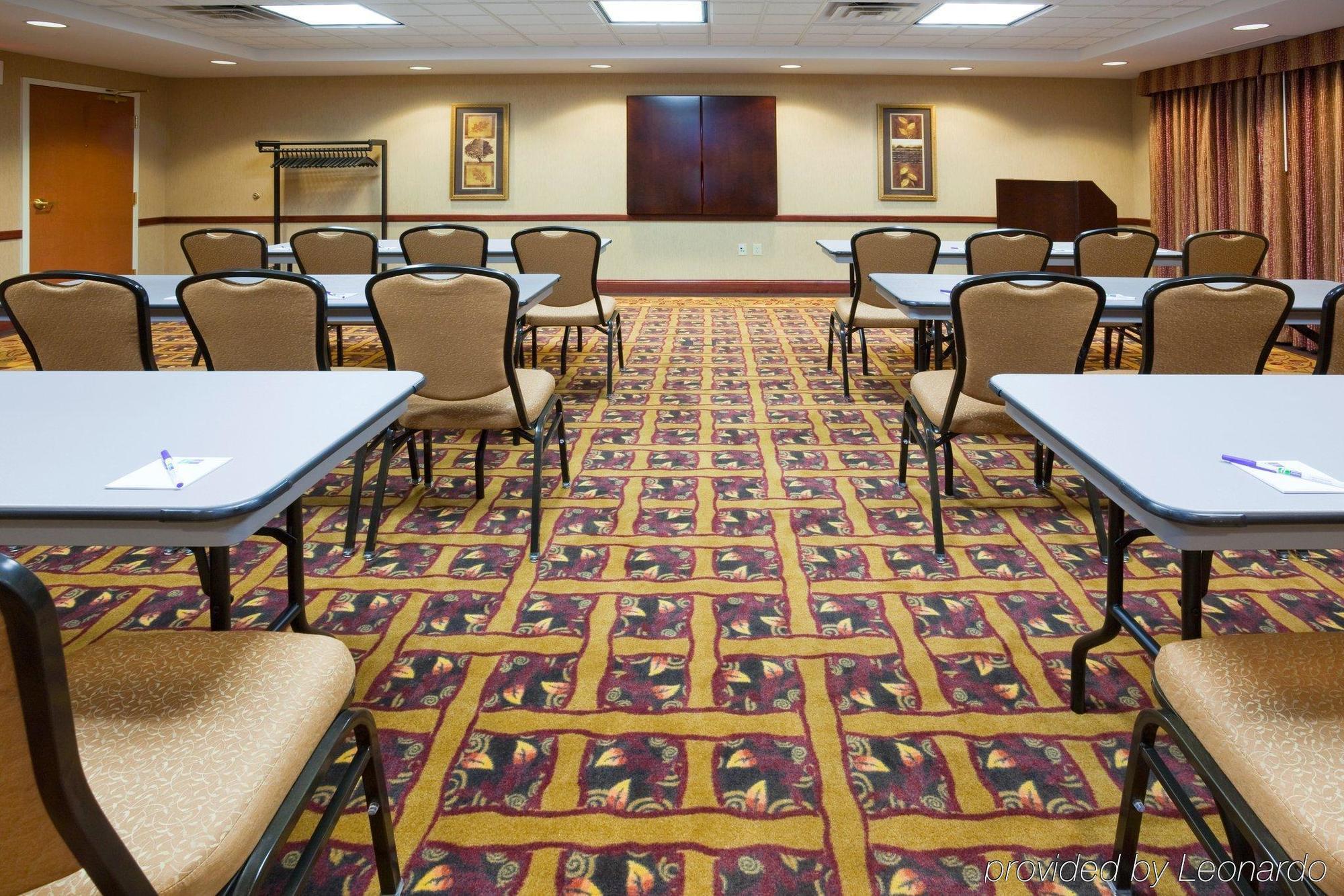 Holiday Inn Express & Suites Mitchell By Ihg Facilities photo