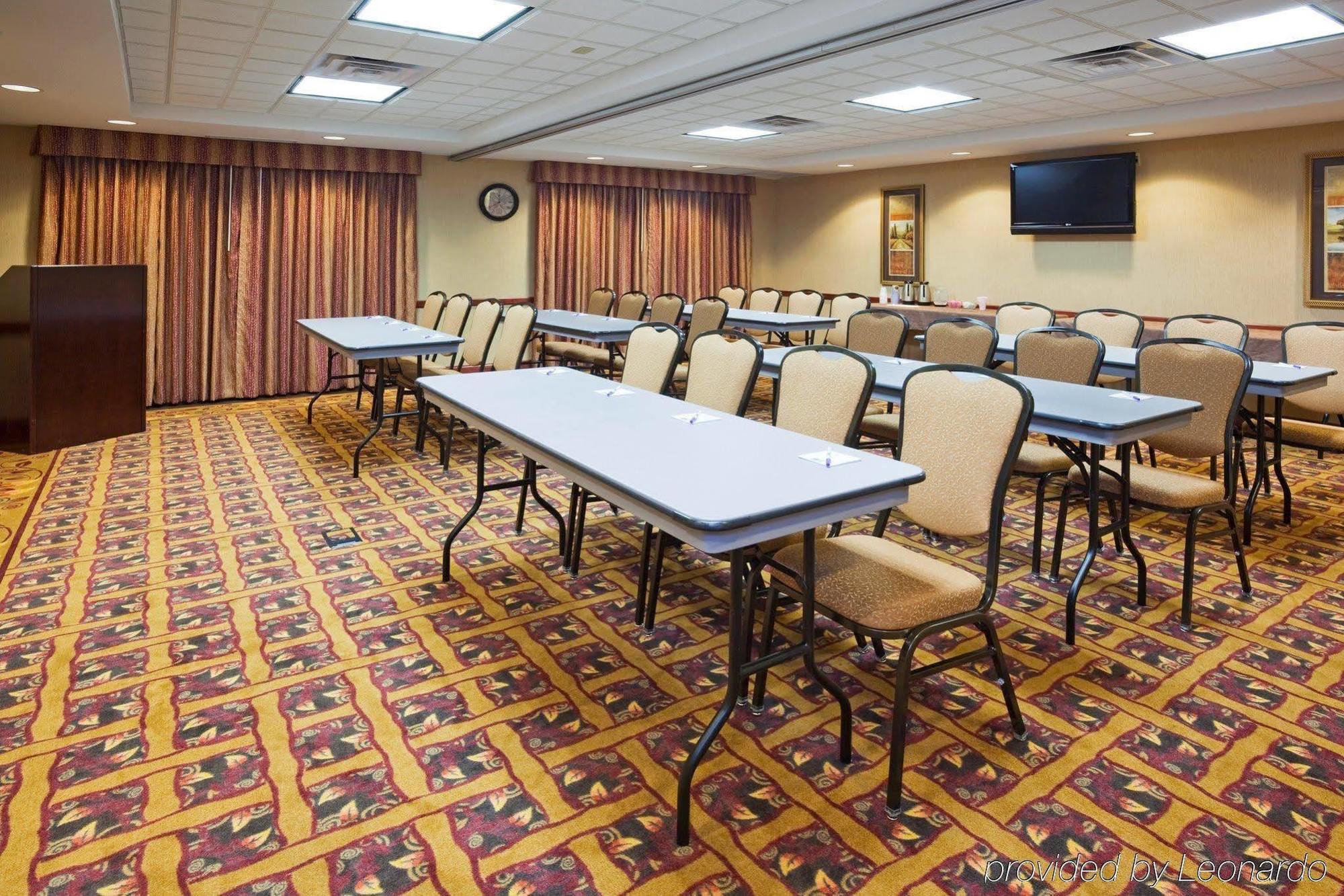 Holiday Inn Express & Suites Mitchell By Ihg Facilities photo
