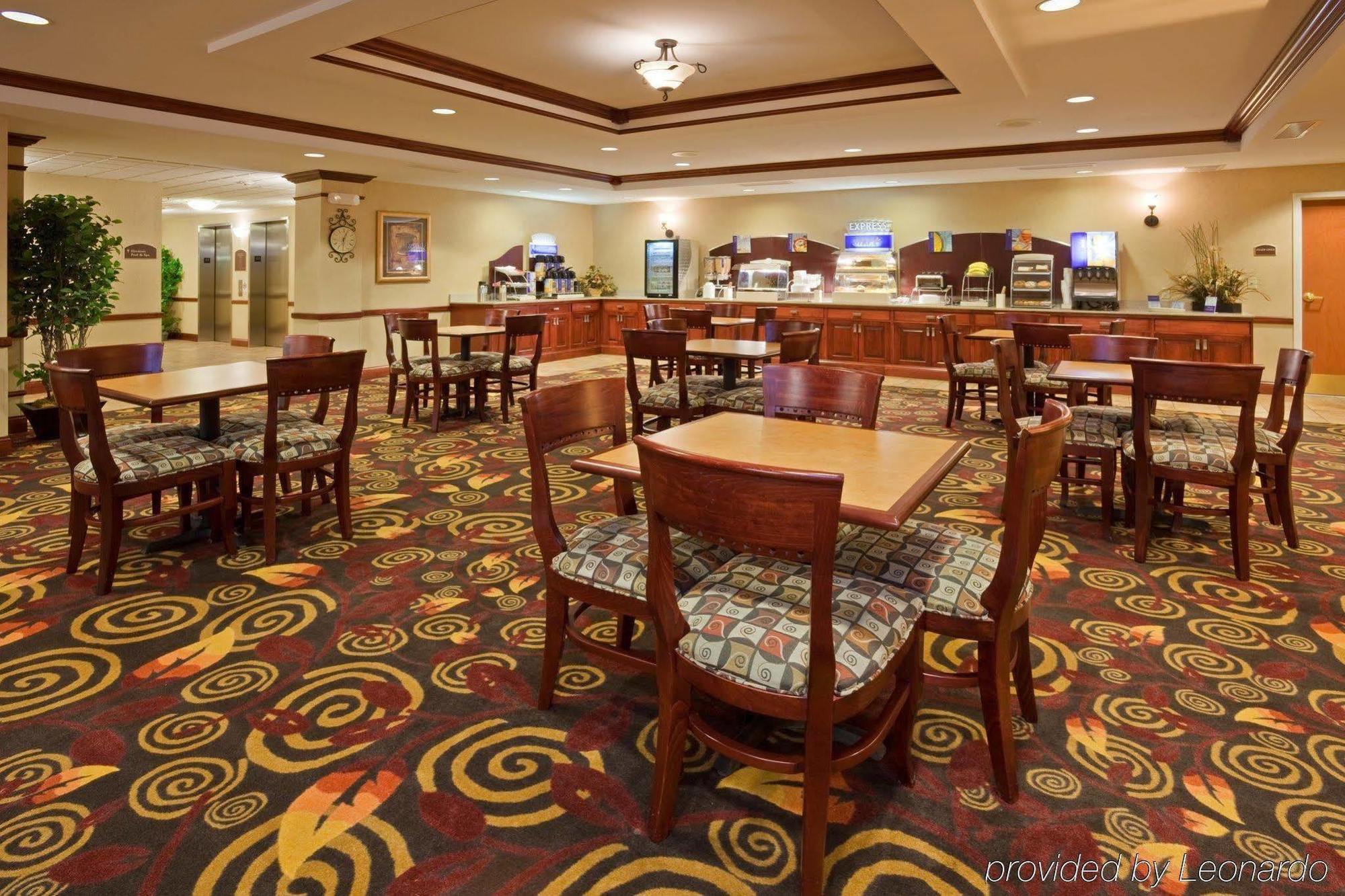 Holiday Inn Express & Suites Mitchell By Ihg Restaurant photo
