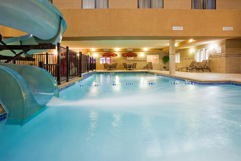 Holiday Inn Express & Suites Mitchell By Ihg Exterior photo